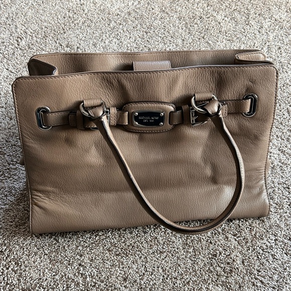 MICHAEL KORS HAMILTON LARGE DARK KHAKI TAN SILVER LEATHER TOTE BAG PURSE - Picture 1 of 5